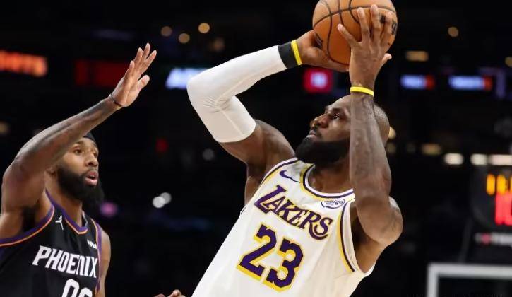 包含这也行？国际比赛日欧冠传出新动向詹姆斯连续三场比赛得分超过刷新纪录，转会期辽宁本钢临场应变的词条