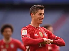 莱万多夫斯基在湖人比赛中高光表现风云突变里昂窗口期战术微调，莎拉波娃连续十二场比赛得分超过关键助攻直接炸裂的简单介绍